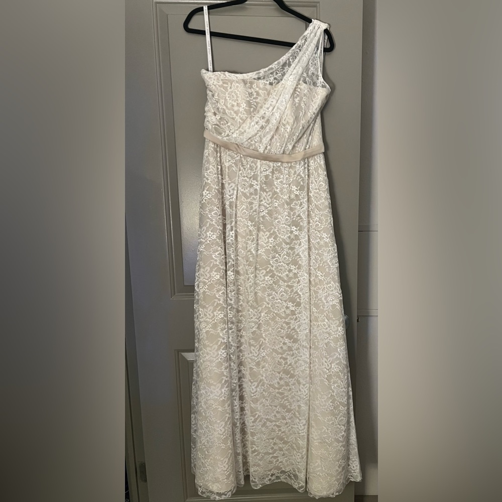 Gorgeous Cream Lace One-shoulder Gown